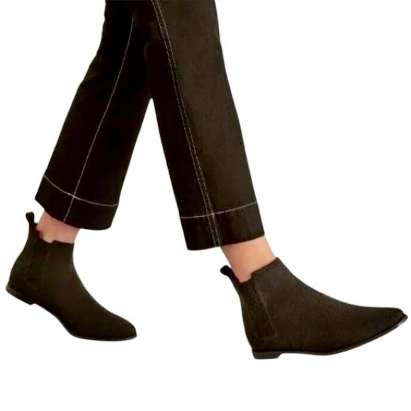 ROTHY’S The Merino Wool Glove Chelsea Ankle Boot in Onyx Black - Picture 3 of 13